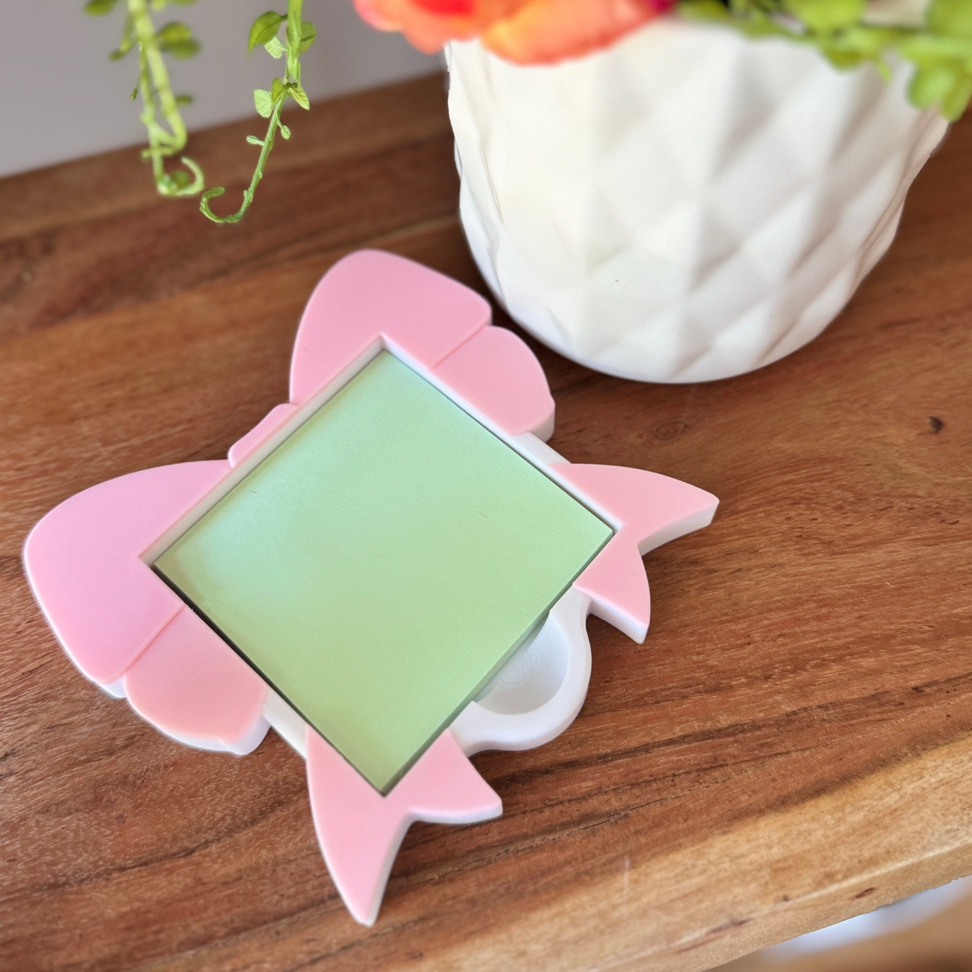Cute 3D printed desk organizer for Post-it notes in multiple colors, Pink bow-shaped 3D printed Post-it note holder on white desk