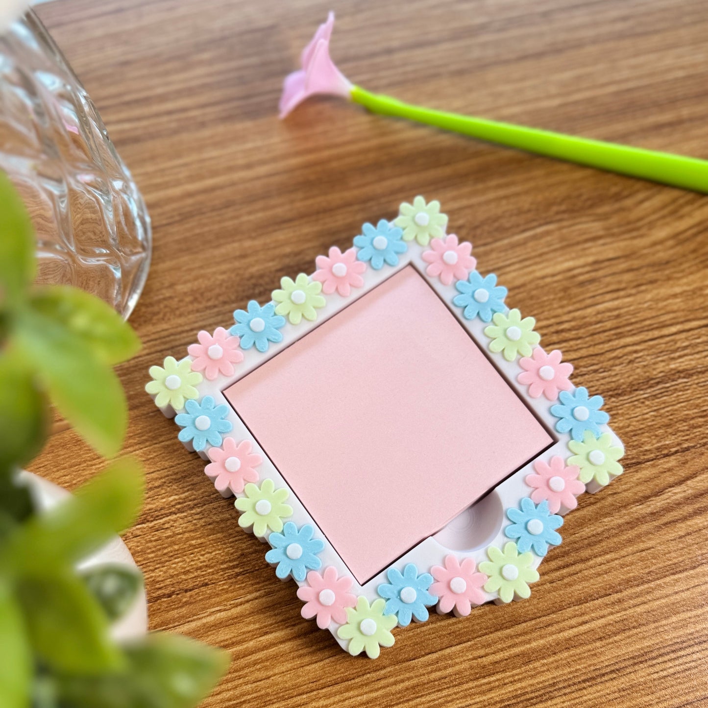 cute desktop post it holder 